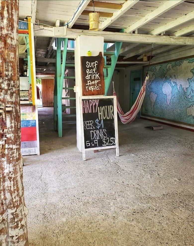 Hostal Twin Fin Hostels