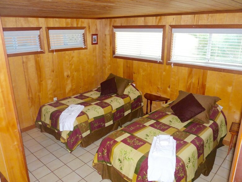 Hostal Crescent Palms