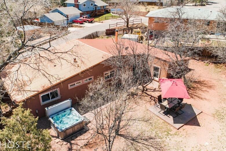 Mtn Dream! Fireplace, Patio & Hot Tub 4br