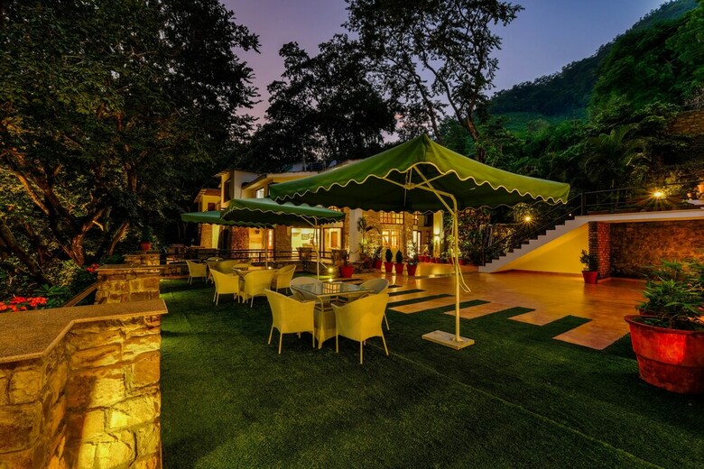 Hotel Summit By The Ganges Resort