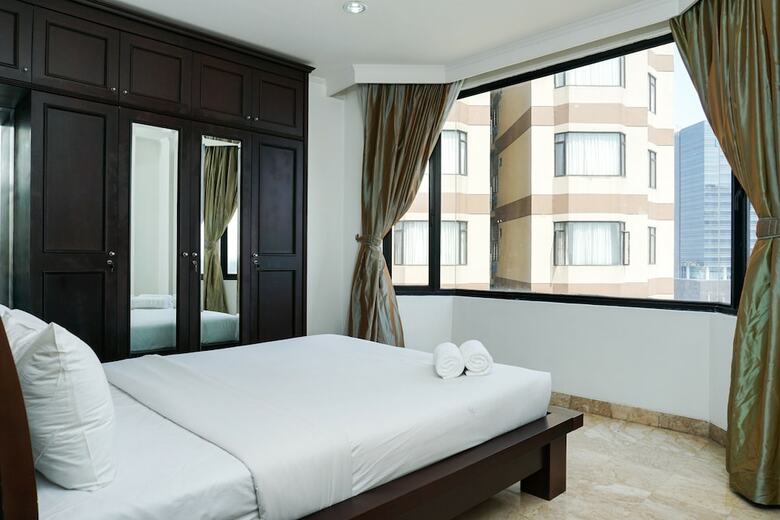 Best Location 2br At Beverly Tower Apartment Tb. Simatupang