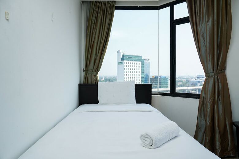 Best Location 2br At Beverly Tower Apartment Tb. Simatupang