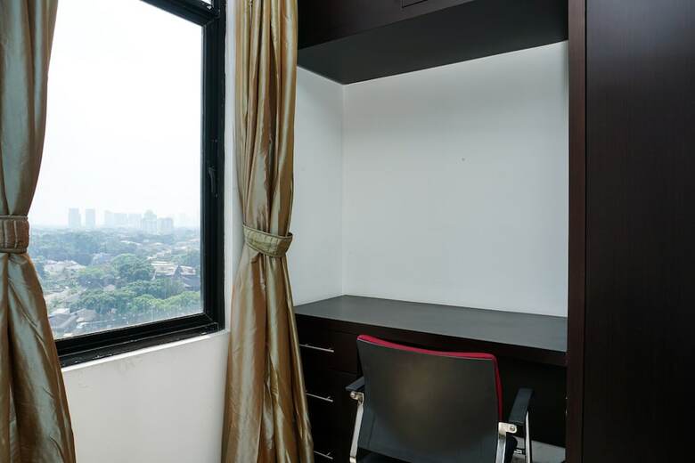 Best Location 2br At Beverly Tower Apartment Tb. Simatupang
