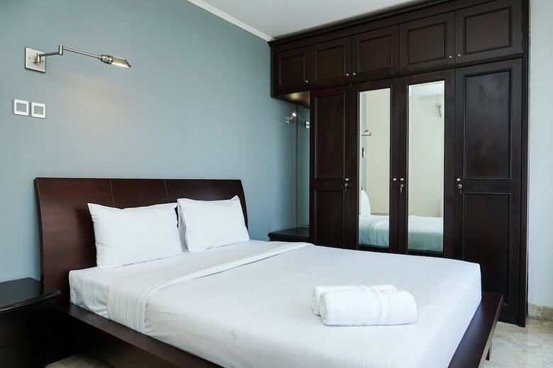 Best Location 2br At Beverly Tower Apartment Tb. Simatupang