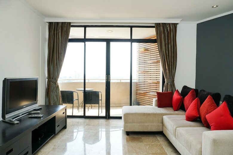 Best Location 2br At Beverly Tower Apartment Tb. Simatupang