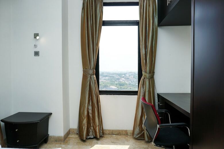 Best Location 2br At Beverly Tower Apartment Tb. Simatupang