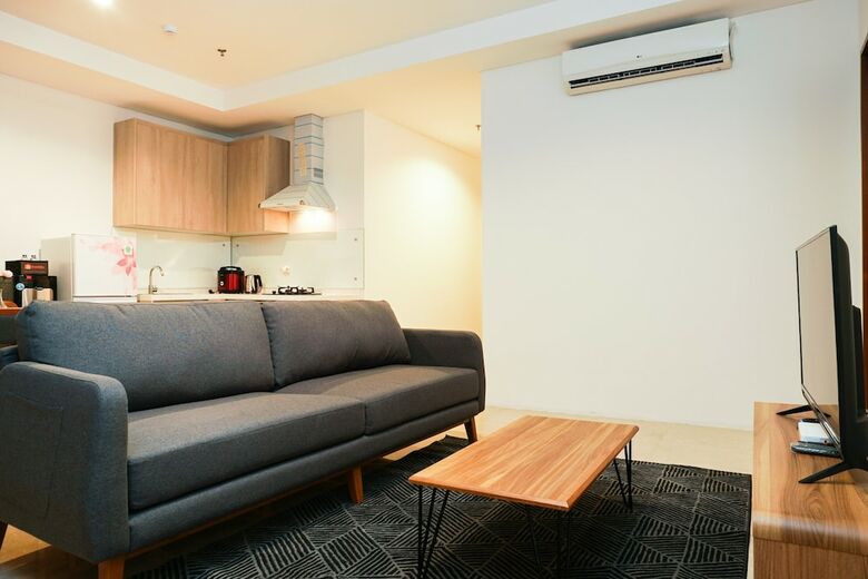 Exclusive 1br Veranda Residence @ Puri Apartment