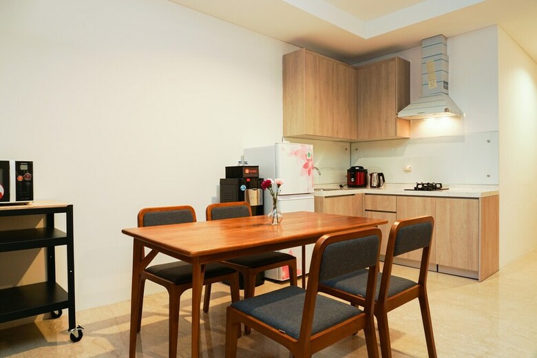 Exclusive 1br Veranda Residence @ Puri Apartment