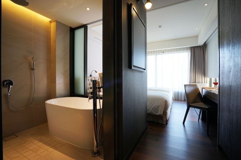 Hotel Mvsa + Michelin 2 Starred Molino de Urd�niz