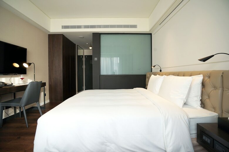 Hotel Mvsa + Michelin 2 Starred Molino de Urd�niz
