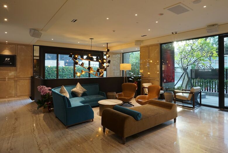 Hotel Mvsa + Michelin 2 Starred Molino de Urd�niz