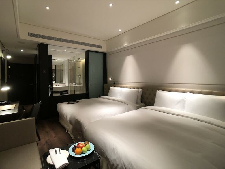 Hotel Mvsa + Michelin 2 Starred Molino de Urd�niz