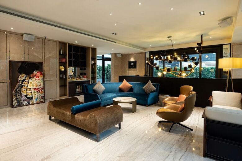 Hotel Mvsa + Michelin 2 Starred Molino de Urd�niz