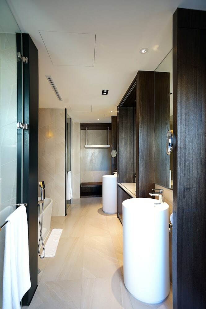 Hotel Mvsa + Michelin 2 Starred Molino de Urd�niz