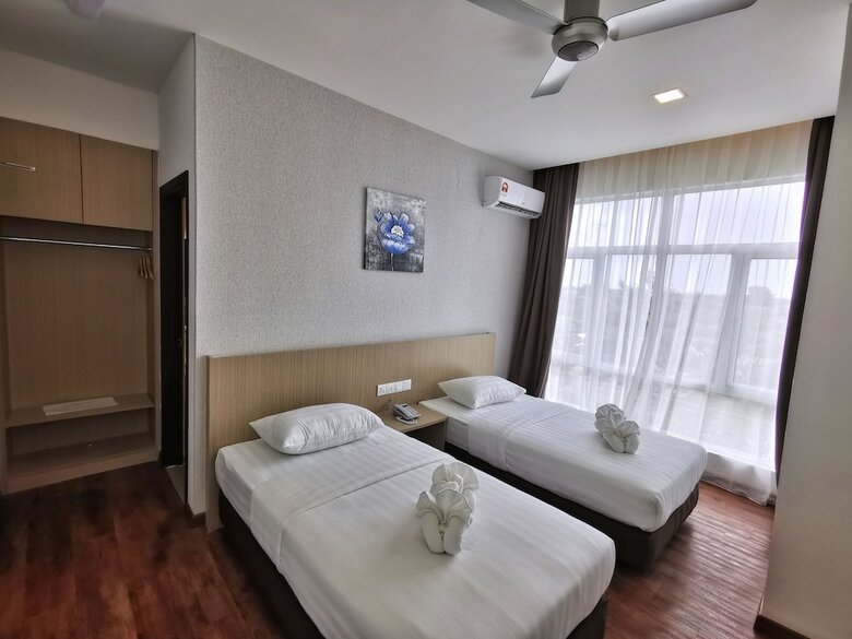 Green World Hotel
