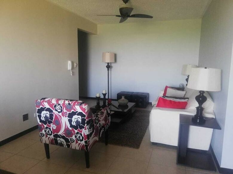 Apartment By Airport On Way To Beach