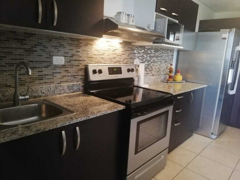 Apartment By Airport On Way To Beach
