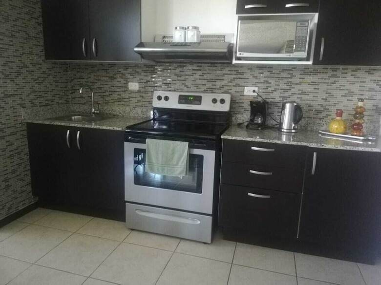Apartment By Airport On Way To Beach