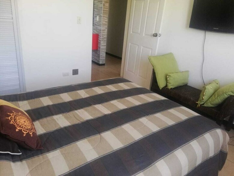 Apartment By Airport On Way To Beach