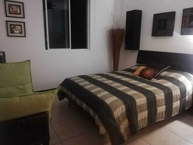 Apartment By Airport On Way To Beach