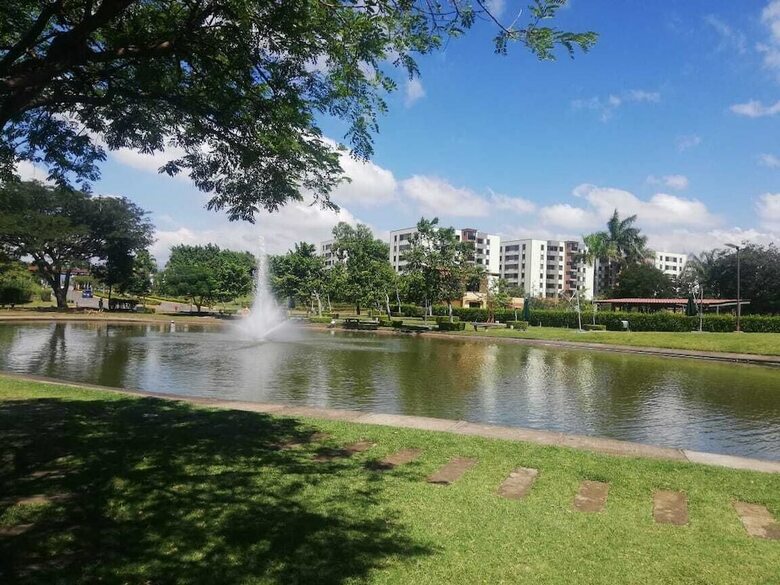 Apartment By Airport On Way To Beach