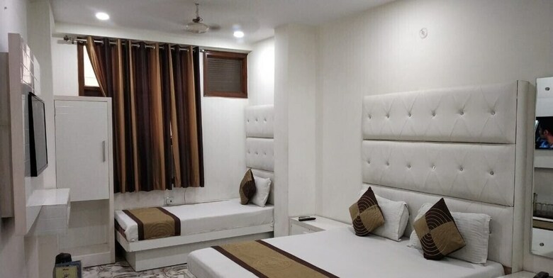Adb Rooms Hotel Crystal Deluxe