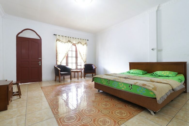 Bed & Breakfast Sibayak Multinational Rest House