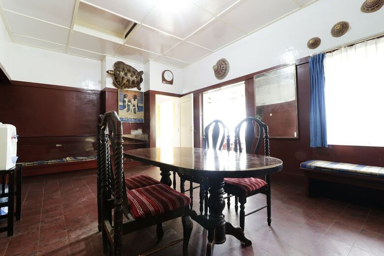 Bed & Breakfast Sibayak Multinational Rest House
