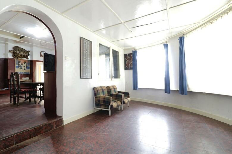 Bed & Breakfast Sibayak Multinational Rest House
