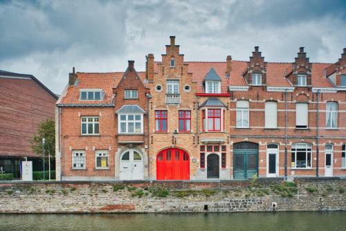 B&B Contrast