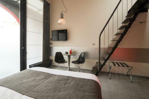 B&B Contrast