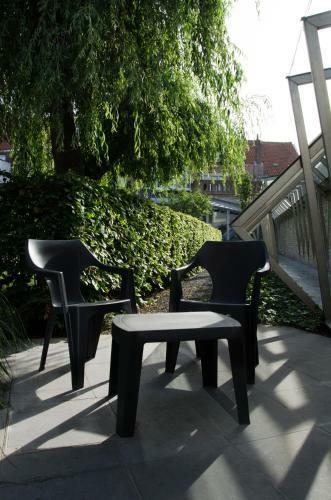 B&B Contrast