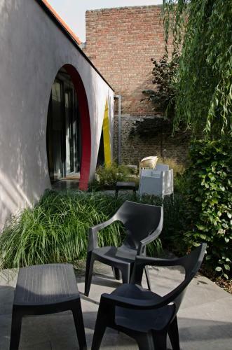 B&B Contrast