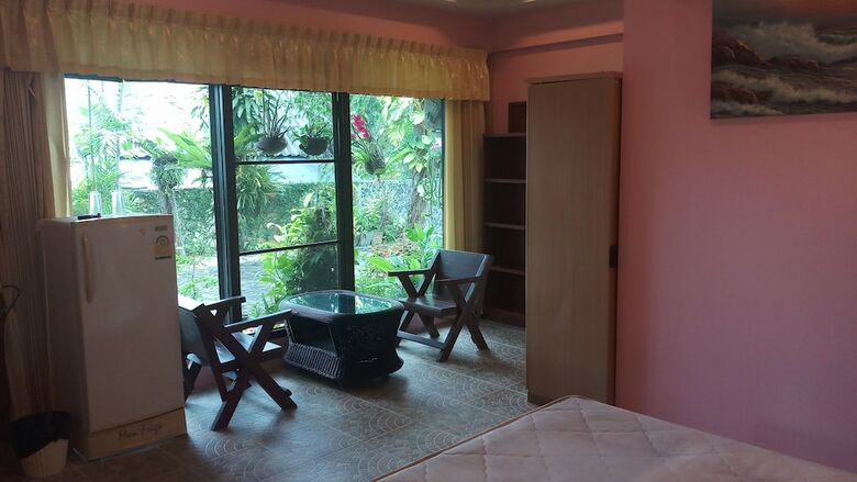 Hotel Baan Coconut
