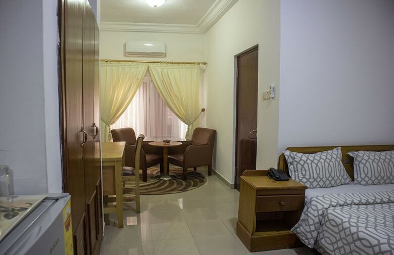 Aparthotel His Majesty's Hotel And Apartments