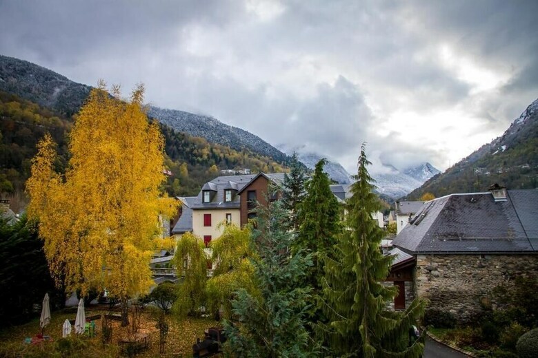 Hotel Mir