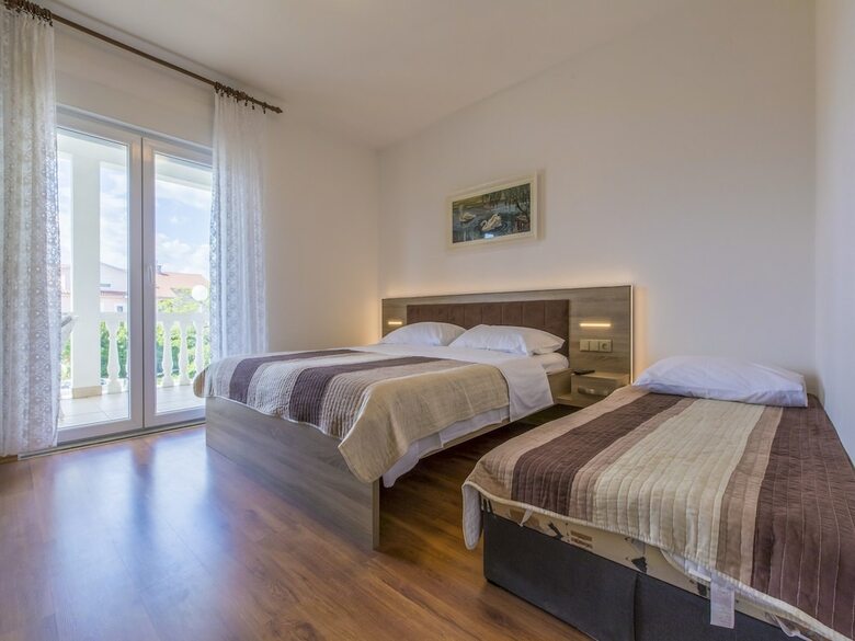 Apartments Theo
