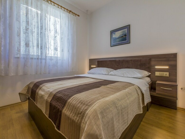 Apartments Theo