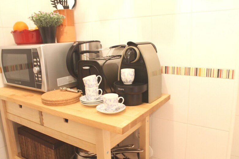 Alfama Charming Apartment + Free Pick-up, By Timecooler