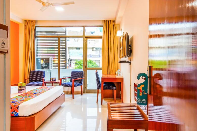 Fabhotel Divine Inn