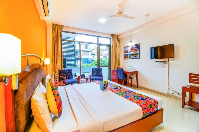 Fabhotel Divine Inn