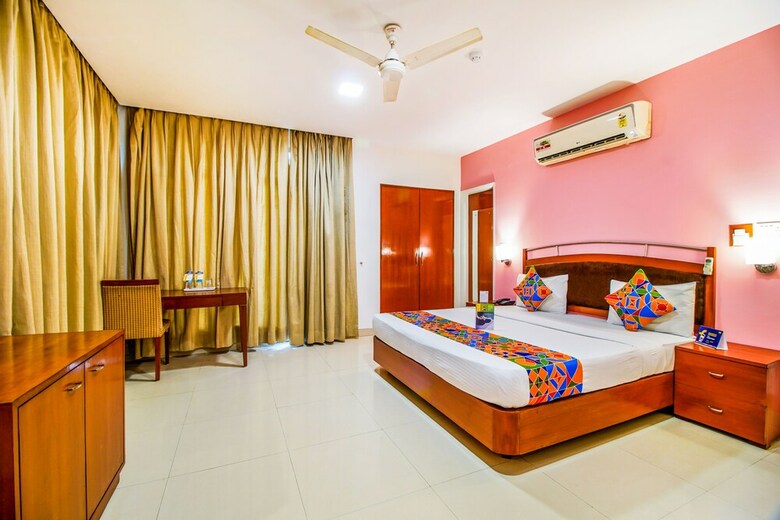 Fabhotel Divine Inn