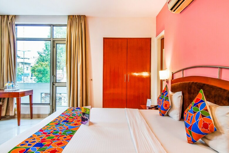 Fabhotel Divine Inn