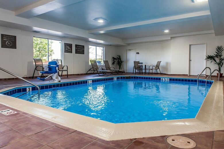 Hotel Comfort Inn And Suites