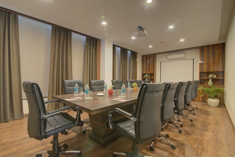 Hotel Ramada By Wyndham New Delhi Pitampura