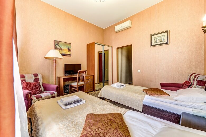 Hotel Guest Rooms On Nevsky Prospekt 47