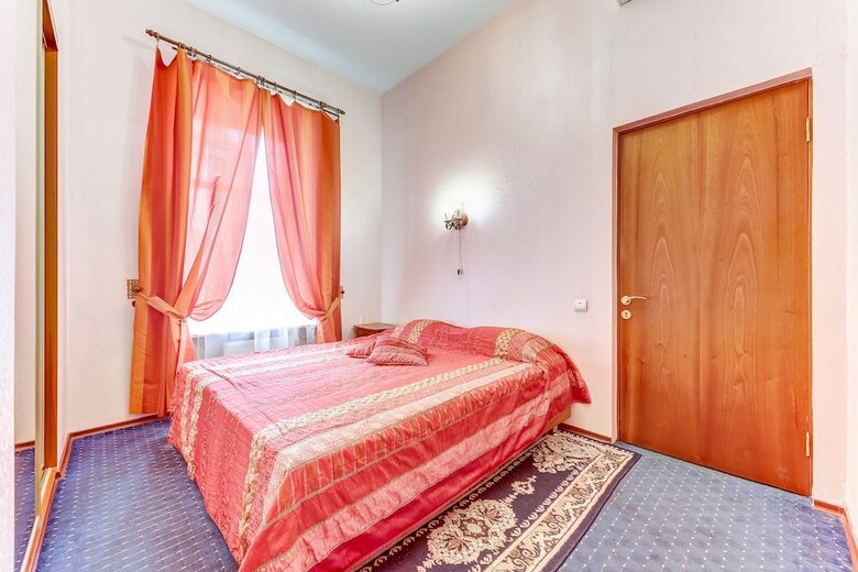 Hotel Guest Rooms On Nevsky Prospekt 47