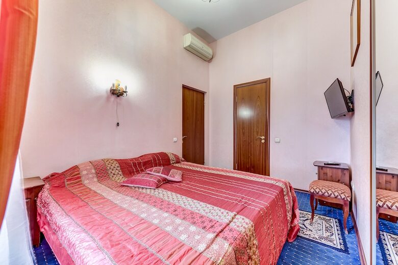 Hotel Guest Rooms On Nevsky Prospekt 47