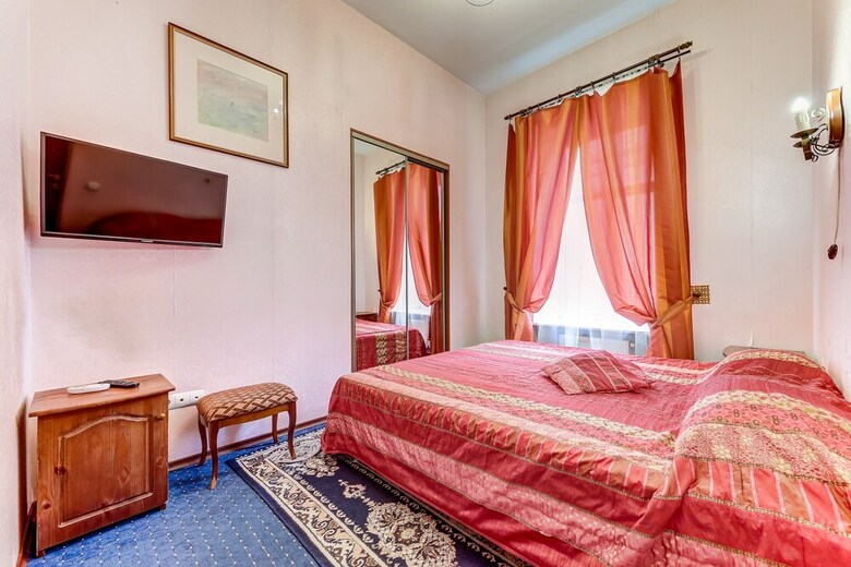 Hotel Guest Rooms On Nevsky Prospekt 47