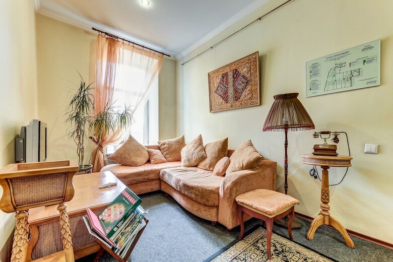 Hotel Guest Rooms On Nevsky Prospekt 47